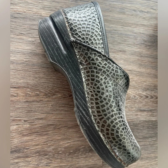 Dansko | Mosaic Patent Leather Clogs Size 38 - Picture 6 of 6